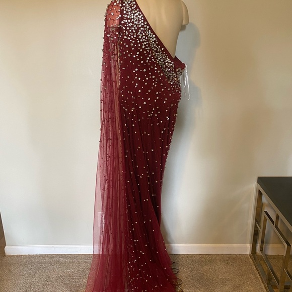 Tulle Pageant Dress With One Shoulder Cape Sleeve – 231GL0401 - Picture 3 of 14